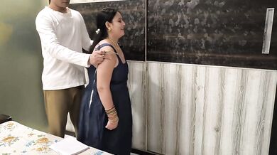 Tailor fucks his married customer's pussy