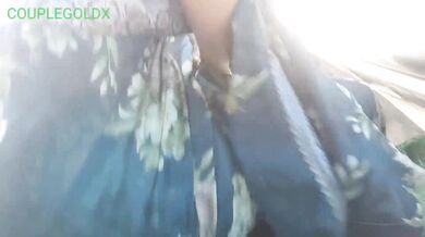 Marathi bhabhi enjoys masturbation inside car