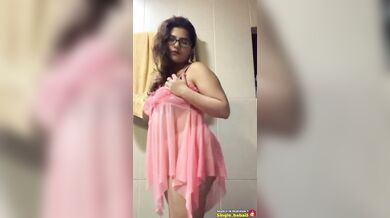 Indian Mumbai horny girl masturbates her wet pussy