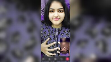 Gorgeous rose lips instagram girlfriend fingers in video call