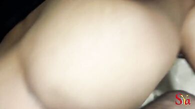 Muslim girl Zaina fucks random guy in Train compartment