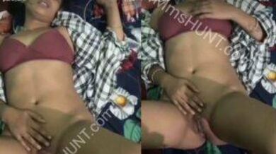 Bihari orchestra dancer Paro Aarti's pussy exposing MMS clip