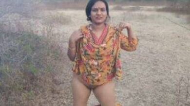 Punjabi lady fucks bussinessman in her own farm