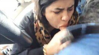 Muslim aunty sucks Uber driver's dick for trip