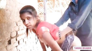 Jaipur lady takes anal fucking standing outdoor