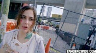 Girl fucked on her lucky day while outdoor