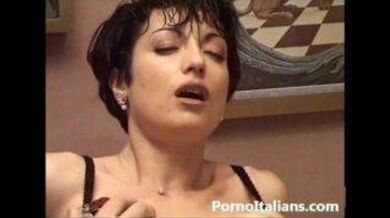 Italian milf took dick in her ass