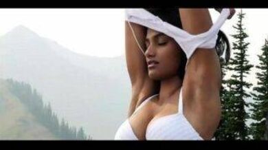 GF on vacation giving naughty outdoor seduction