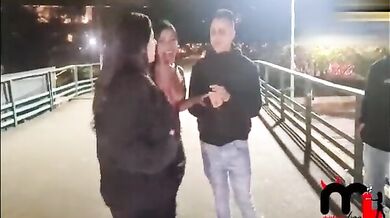 Argentinian celebrate the FIFA world cup on the bridge