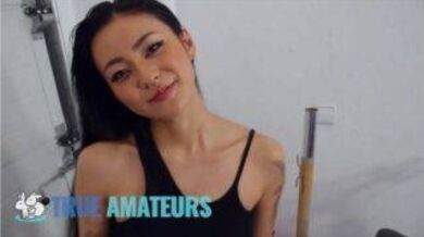 A young Japanese girl fuck her German BF