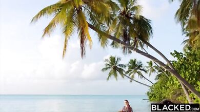 A black guy fucks his Latina GF on the open beach