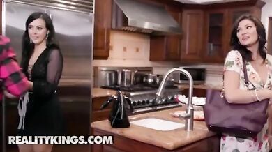 A family reunion turns into a group orgy