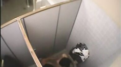 A daring Japanese girl fucks in the boys' toilet