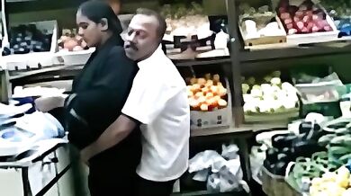 Mauritius couple fucks at the fruit shop