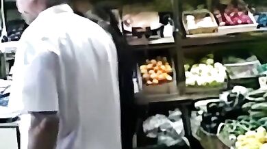 Mauritius couple fucks at the fruit shop