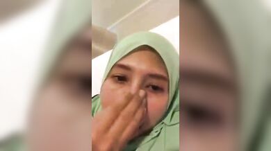 An Indonesian guy fucks his Arab wife