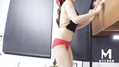 The hostel guy fucks a slut maid like crazy