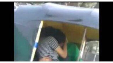 Horny Mumbai couple doing dirty things in a moving auto