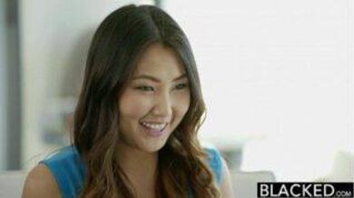 Sexy Asian babe takes a BBC for the first time and screams