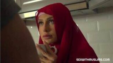 An Arab slut spread her leg in front of her stepbrother for money