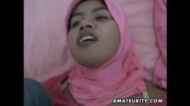Indonesian girl gets fuck for the first time for money