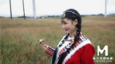 Traditional Chinese girl fucks a stranger in her tent