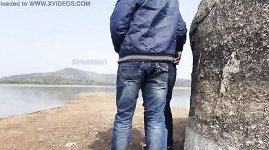 Hydrabadi girl fucks her boyfriend outdoor near the pond