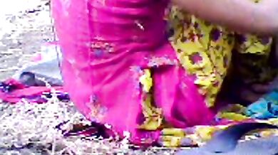 Bihari guy pounding a labor's pussy on the farm