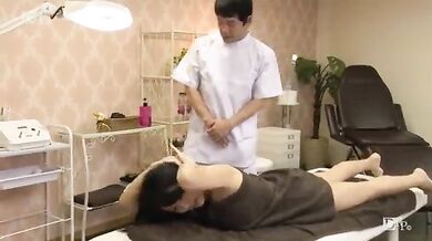 Japanese girl fucked during the massage