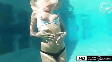 Couple fucked underwater