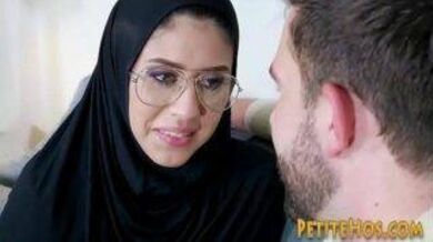 Lady in hijab fucked a stranger