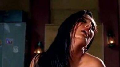 An Indian whore provoked a man to fuck her brutally