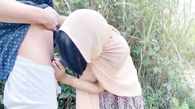 Indian guy fucked his GF outdoor