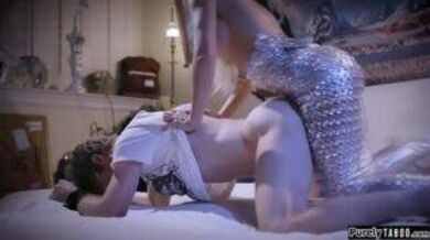 An alien lady fucked a man's asshole brutally