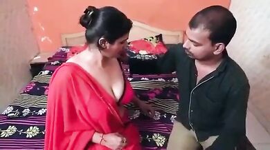 Big boobs Indian Bhabhi enjoyed with servant