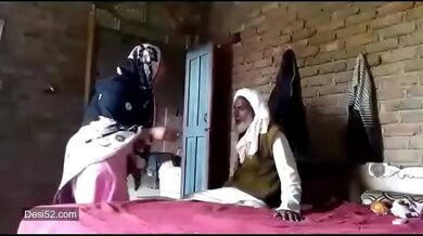 Tharki budda fucked his maid on bed