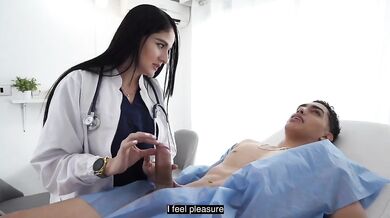 Married doctor fucks with paitent cock in clinic