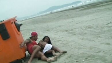Ebony whore girl has outdoor doggy sex in beach