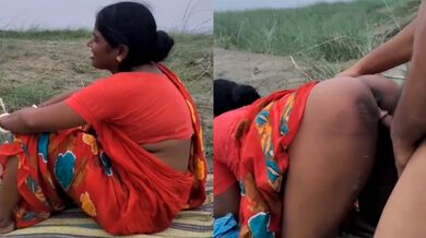 Indian dusky ass aunty fucking with her farm owner