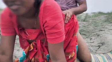 Indian dusky ass aunty fucking with her farm owner