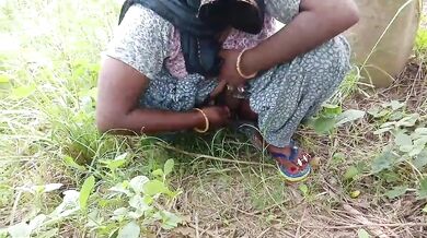 South indian married aunty's outdoor MMS video