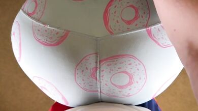 Big ass married milf enjoy nude training with trainer