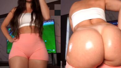 Juicy ass woman enjoy to show her wet pussy