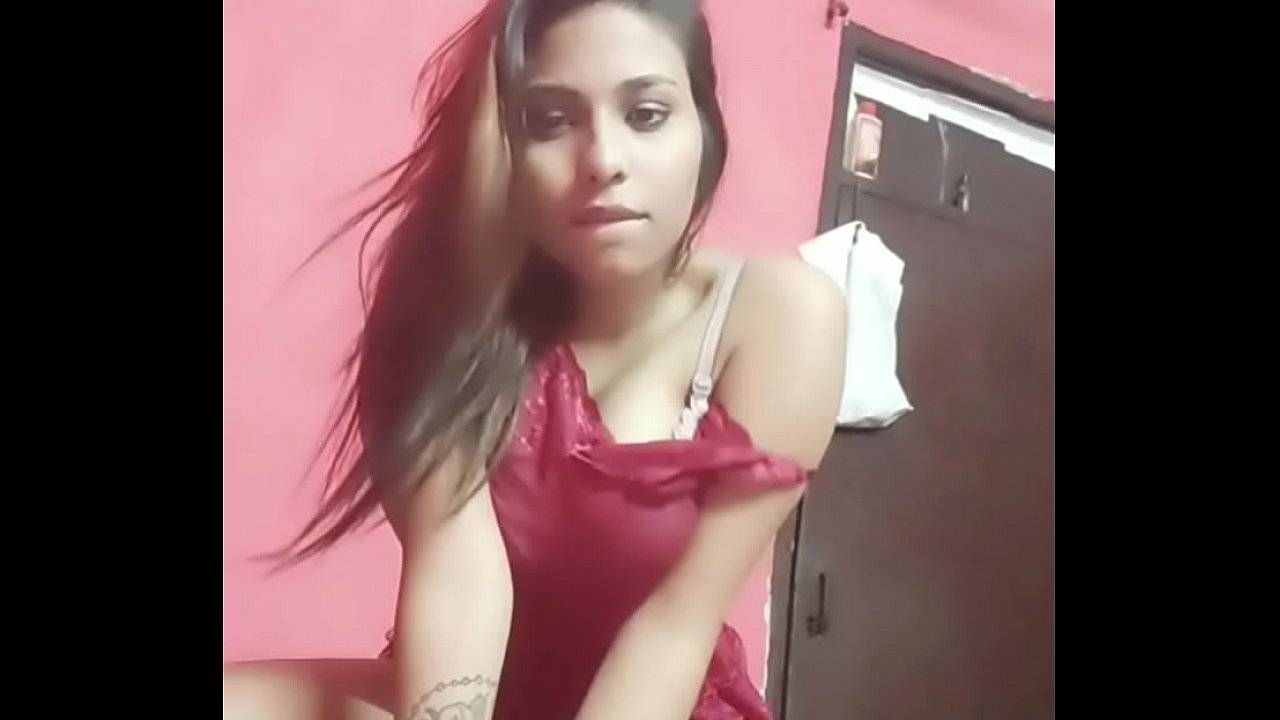 Indian hot babe enjoying webcam sex