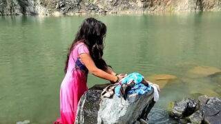Bhabhi div into the river to seduce her devar