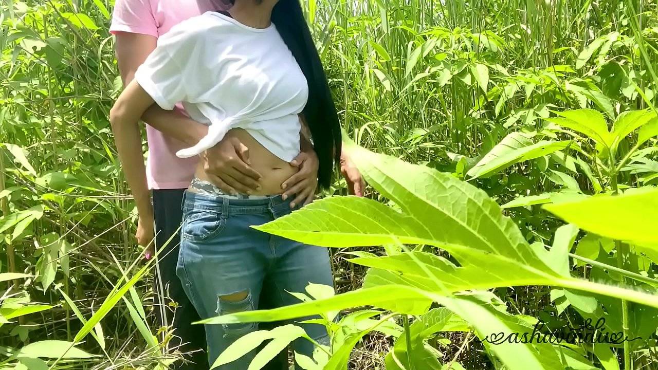 Indian BF fucked his GF in the jungle pic