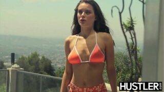 The sexy babe took a stranger’s dick