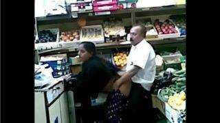 Mauritius couple fucks at the fruit shop
